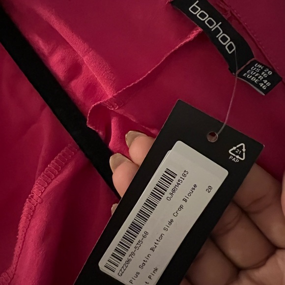 PLUS SATIN BUTTON SIDE CROP BLOUSE - Picture 5 of 5